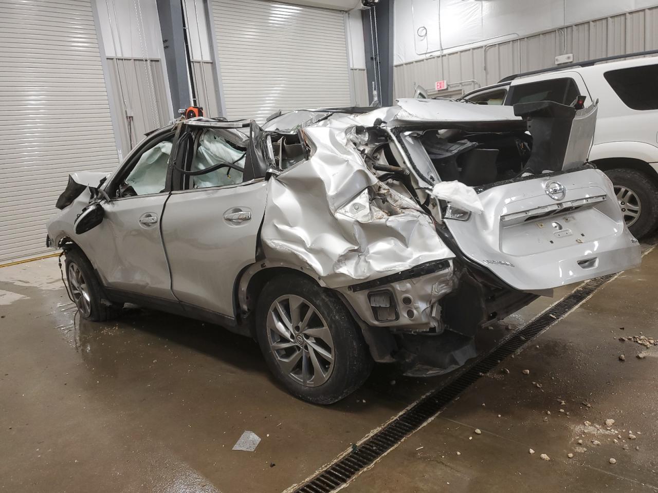 2015 Nissan Rogue VIN 5N1AT2MV3FC853475 Copart auction photo, rollover damage thumbnail 2
