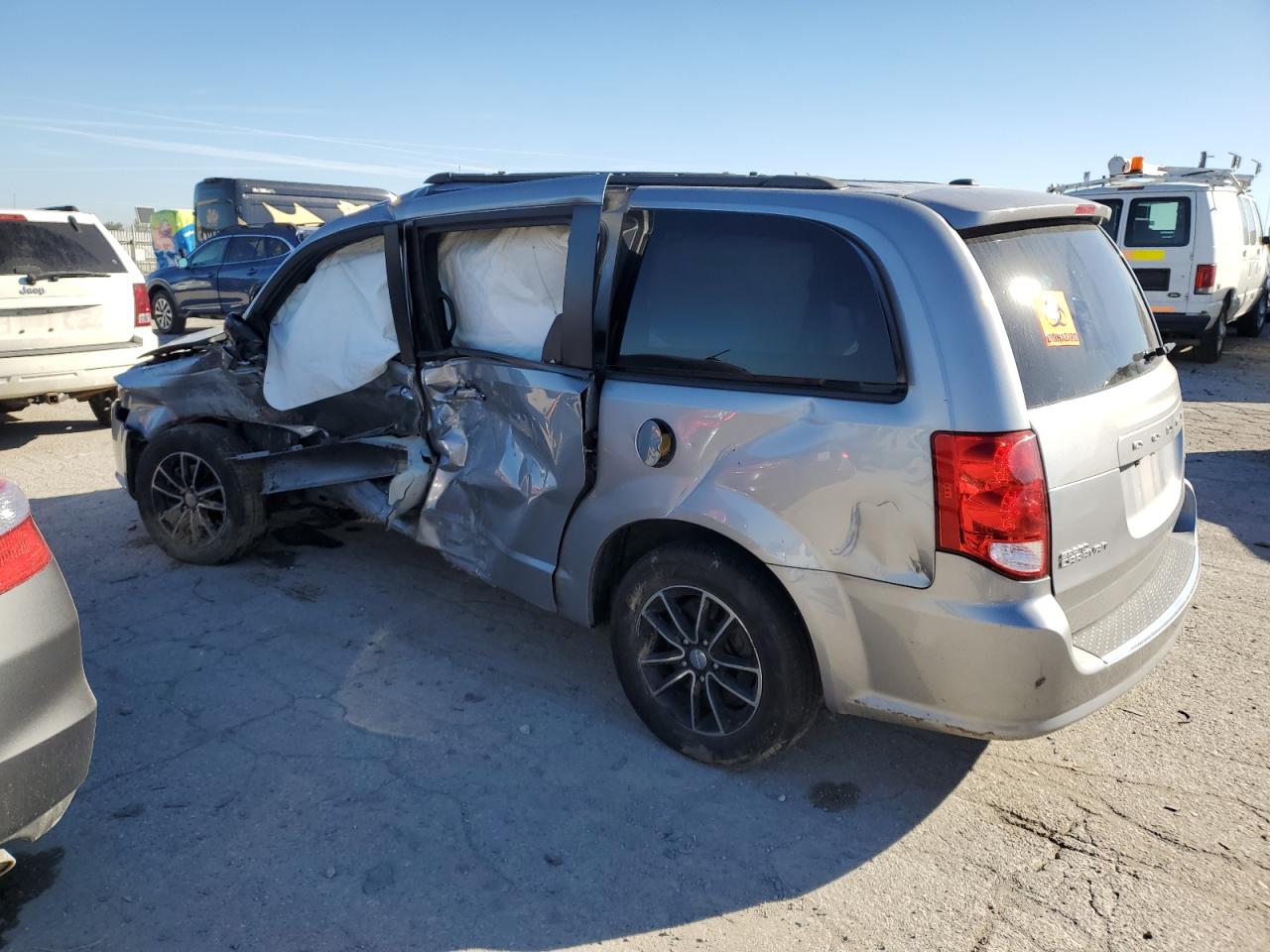 2019 Dodge Caravan VIN 2C4RDGEG6KR660854 Copart auction photo, side / front end damage thumbnail 2