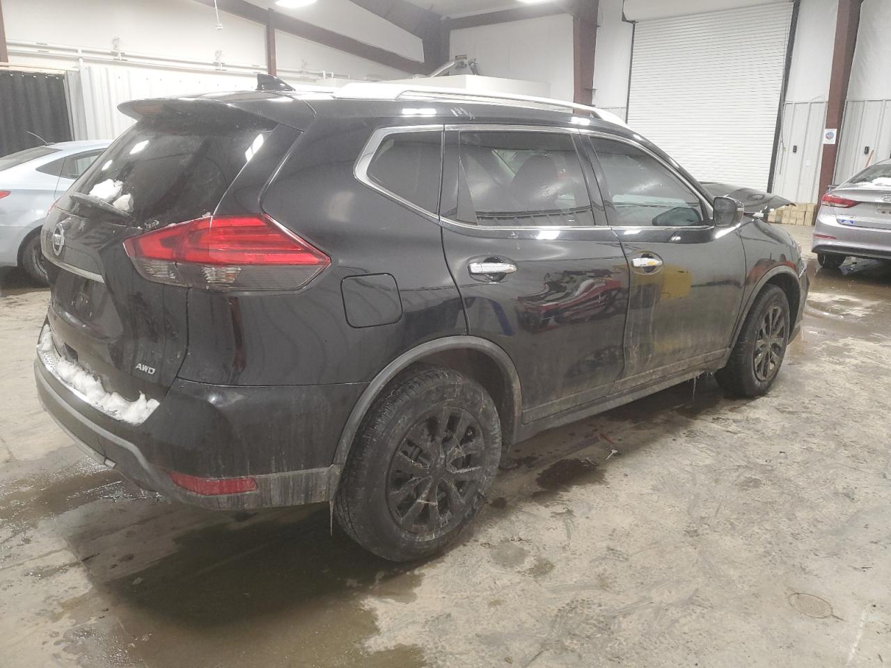 2017 Nissan Rogue VIN KNMAT2MV8HP562308 Copart auction photo, front end / frame damage damage thumbnail 3