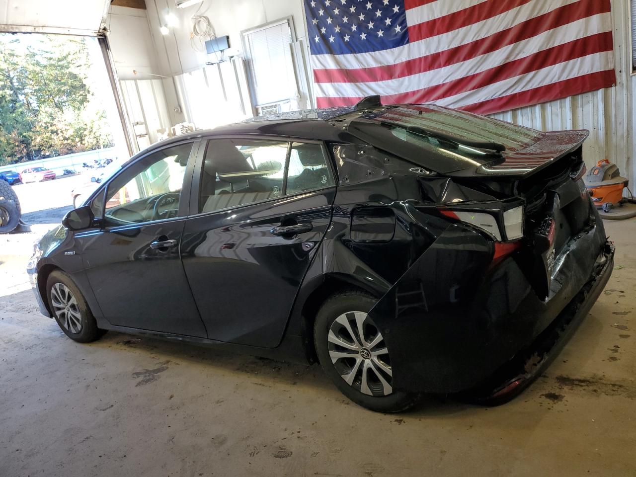 2020 Toyota Prius VIN JTDL9RFU9L3017948 Copart auction photo, rear end / minor dent/scratches damage thumbnail 2
