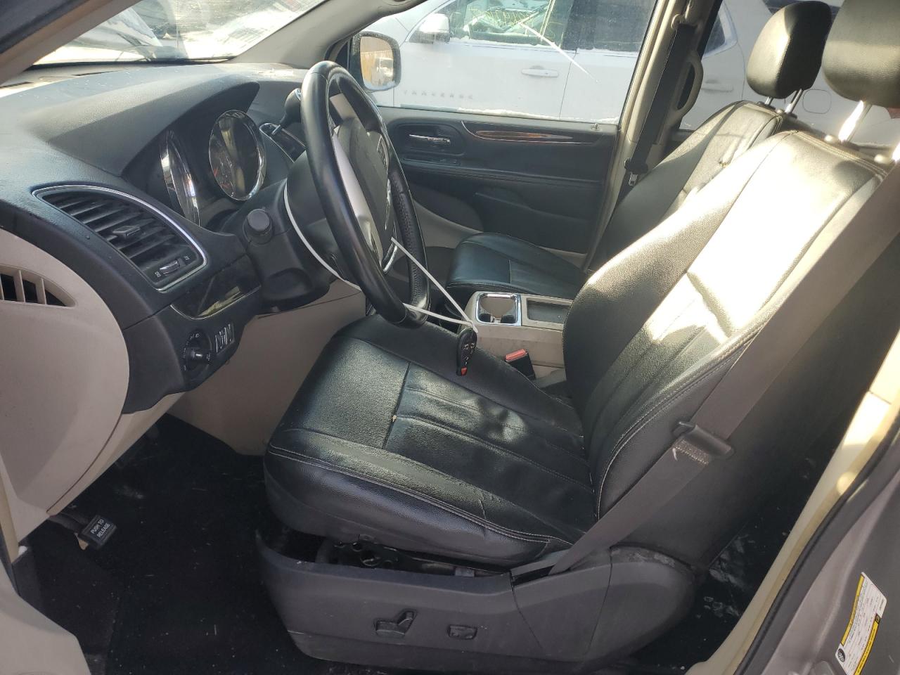 2016 Chrysler Town & Country VIN 2C4RC1BG4GR206680 Copart auction photo, front end / side damage thumbnail 7