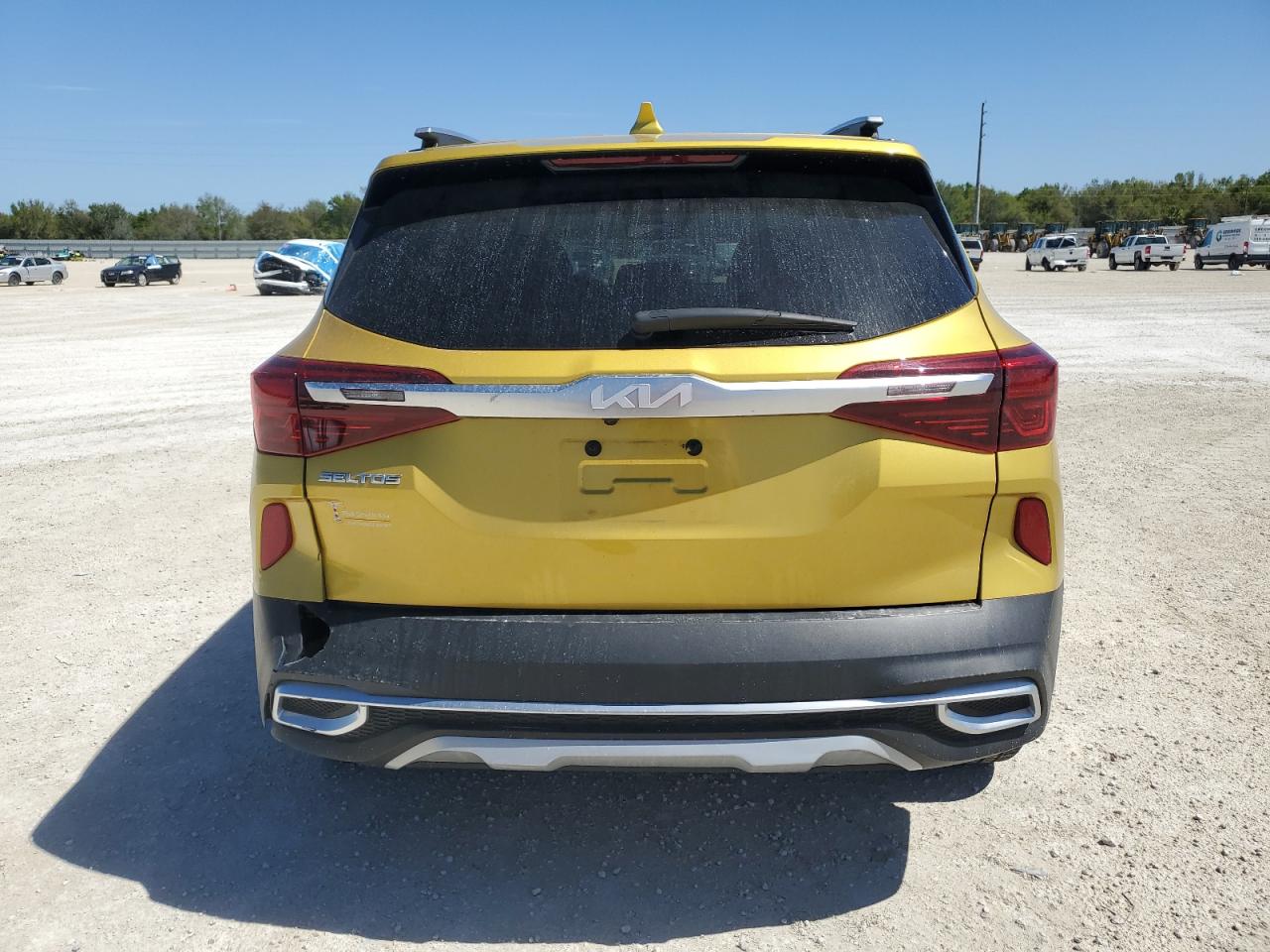 2023 KIA Seltos VIN KNDETCA29P7353577 Copart auction photo, all over damage thumbnail 6