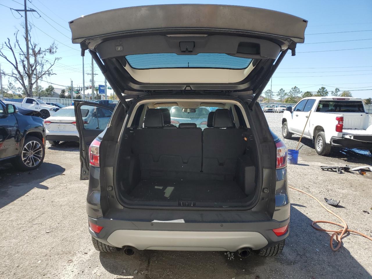 2017 Ford Escape VIN 1FMCU0GD1HUD35150 Copart auction photo, front end damage thumbnail 6