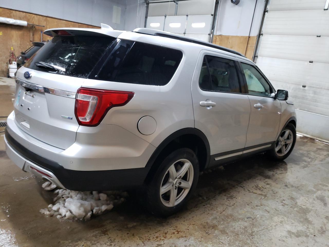2017 Ford Explorer VIN 1FM5K8DH8HGD84932 Copart auction photo, all over / undercarriage damage thumbnail 3
