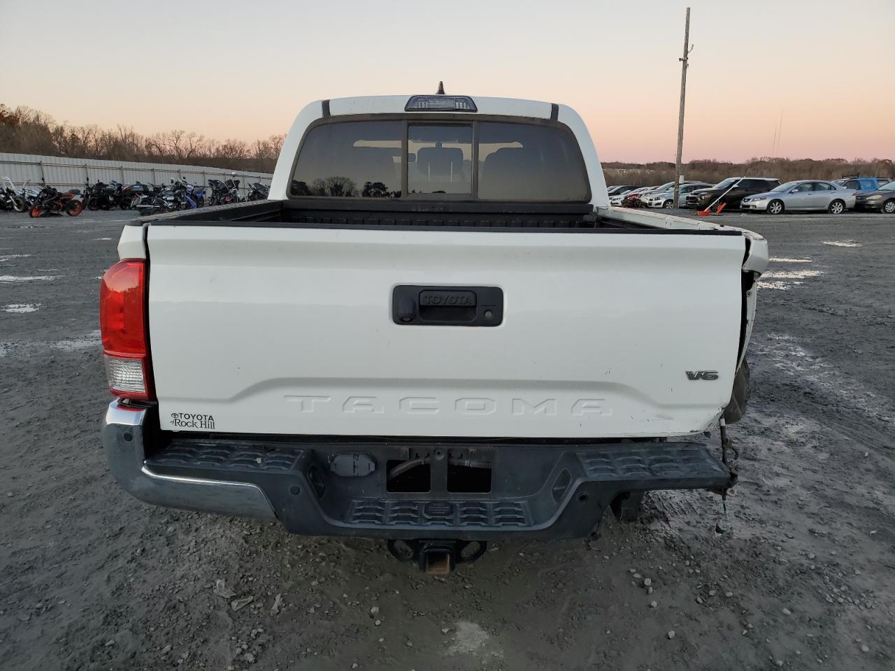 2017 Toyota Tacoma VIN 5TFAZ5CN2HX039027 Copart auction photo, rear end damage thumbnail 6