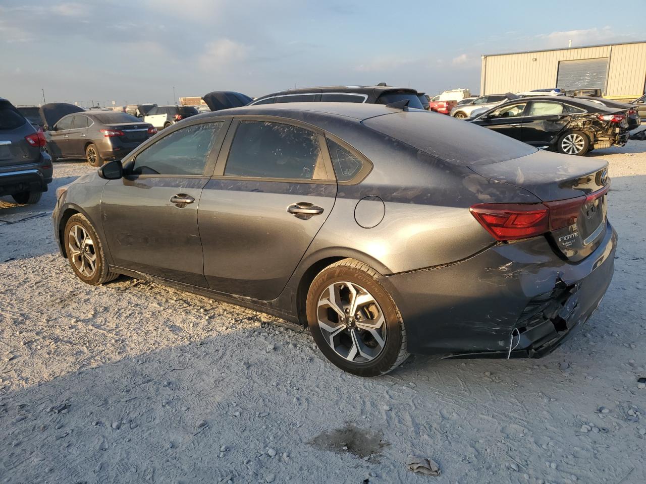 2021 KIA Forte VIN 3KPF24AD3ME330340 Copart auction photo, rear end / minor dent/scratches damage thumbnail 2