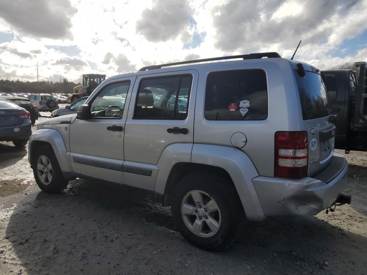 2011 Jeep Liberty (North America) VIN 1J4PN2GK3BW592541 Copart auction photo, rear end damage thumbnail 2