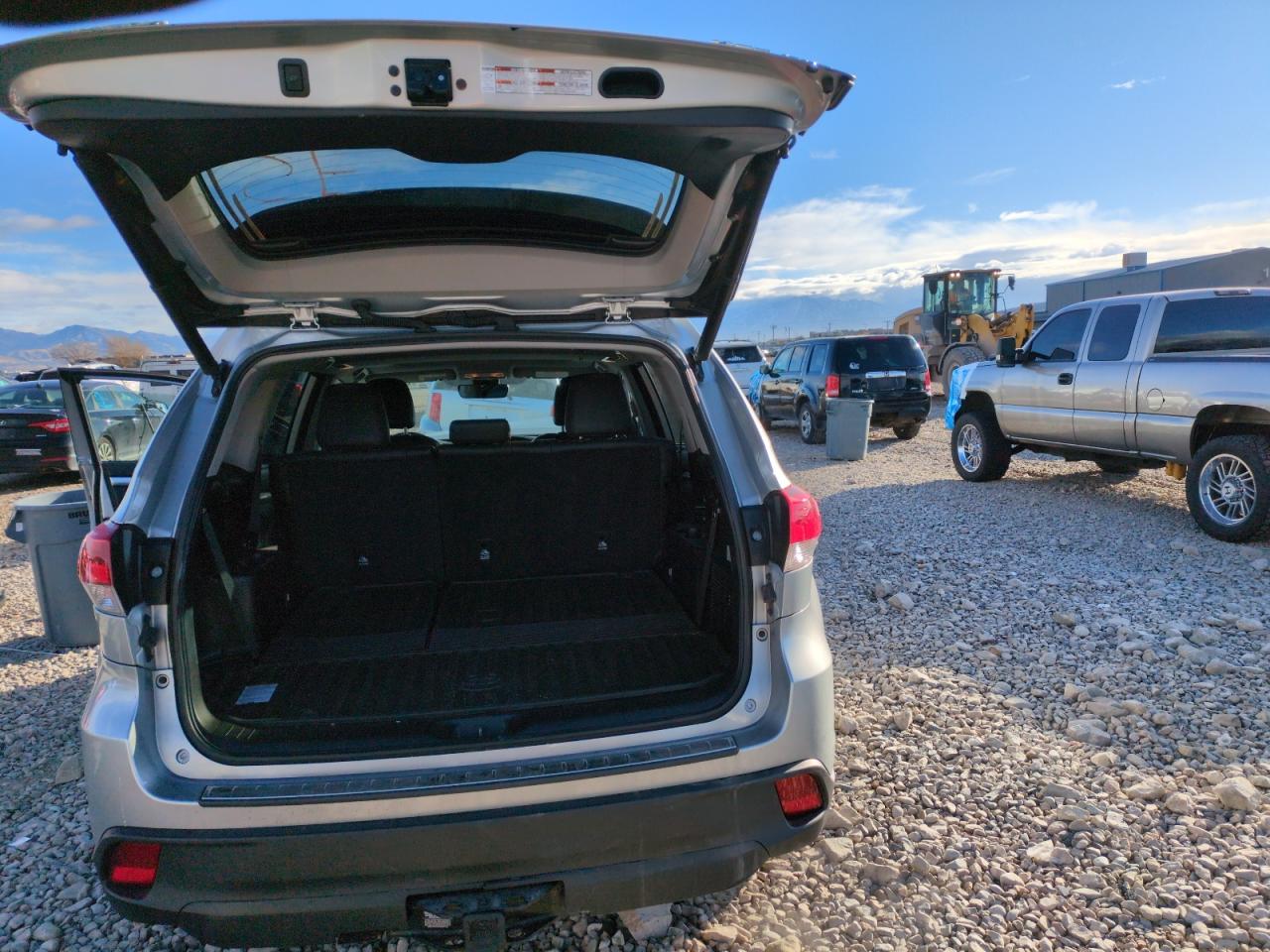 2018 Toyota Highlander VIN 5TDJZRFHXJS551868 Copart auction photo, front end damage thumbnail 6