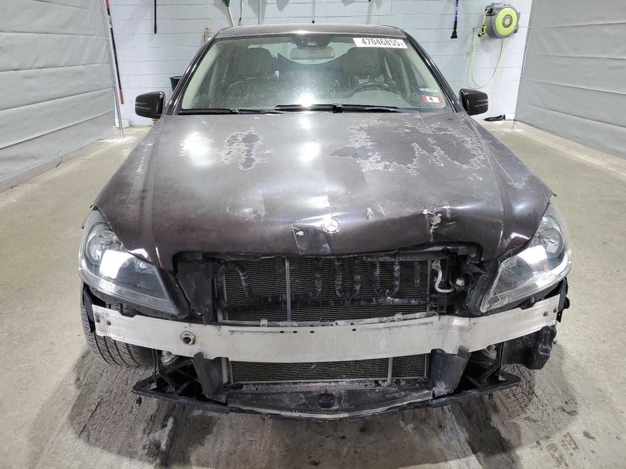 2012 Mercedes-Benz C-klasse VIN WDDGF8BB3CR230244 Copart auction photo, front end / minor dent/scratches damage thumbnail 5