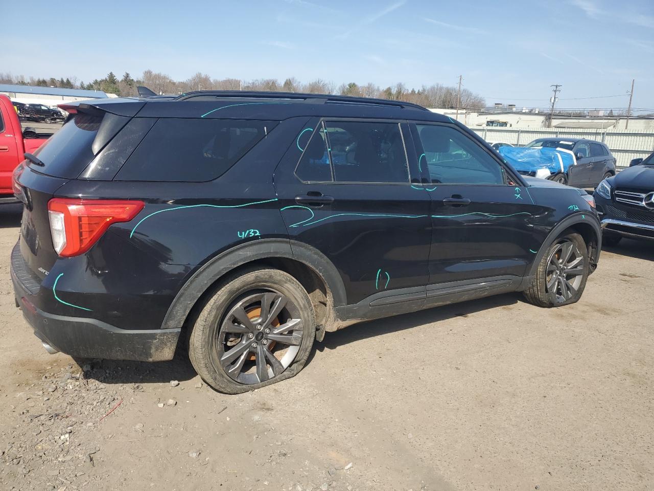 2021 Ford Explorer VIN 1FMSK8DH0MGA36748 Copart auction photo, side / front end damage thumbnail 3