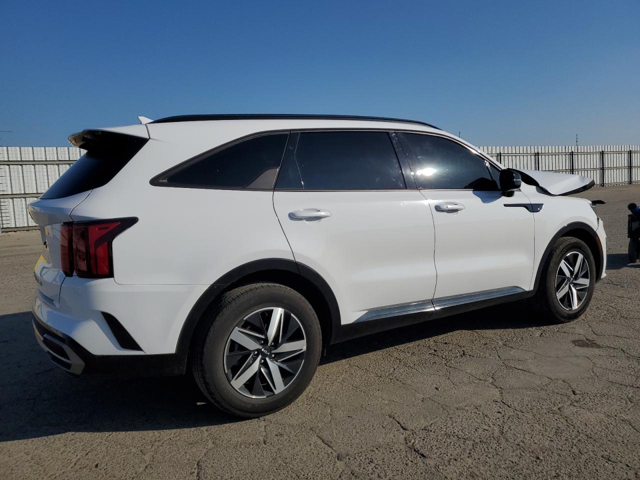 2022 KIA Sorento VIN 5XYRL4LC0NG136383 Copart auction photo, front end damage thumbnail 3