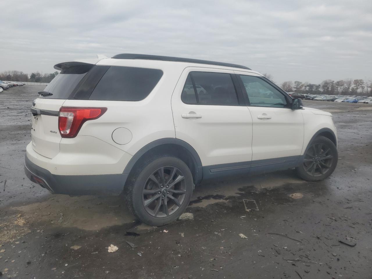 2017 Ford Explorer VIN 1FM5K8D83HGE07890 Copart auction photo, front end / side damage thumbnail 3