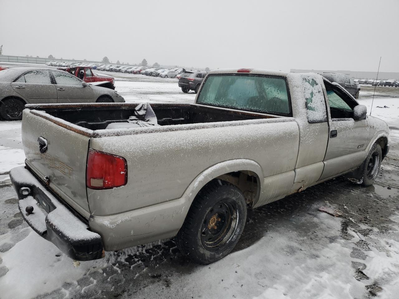 2002 Chevrolet S-10 Pickup VIN 1GCCS195128238326 Copart auction photo, all over damage thumbnail 3