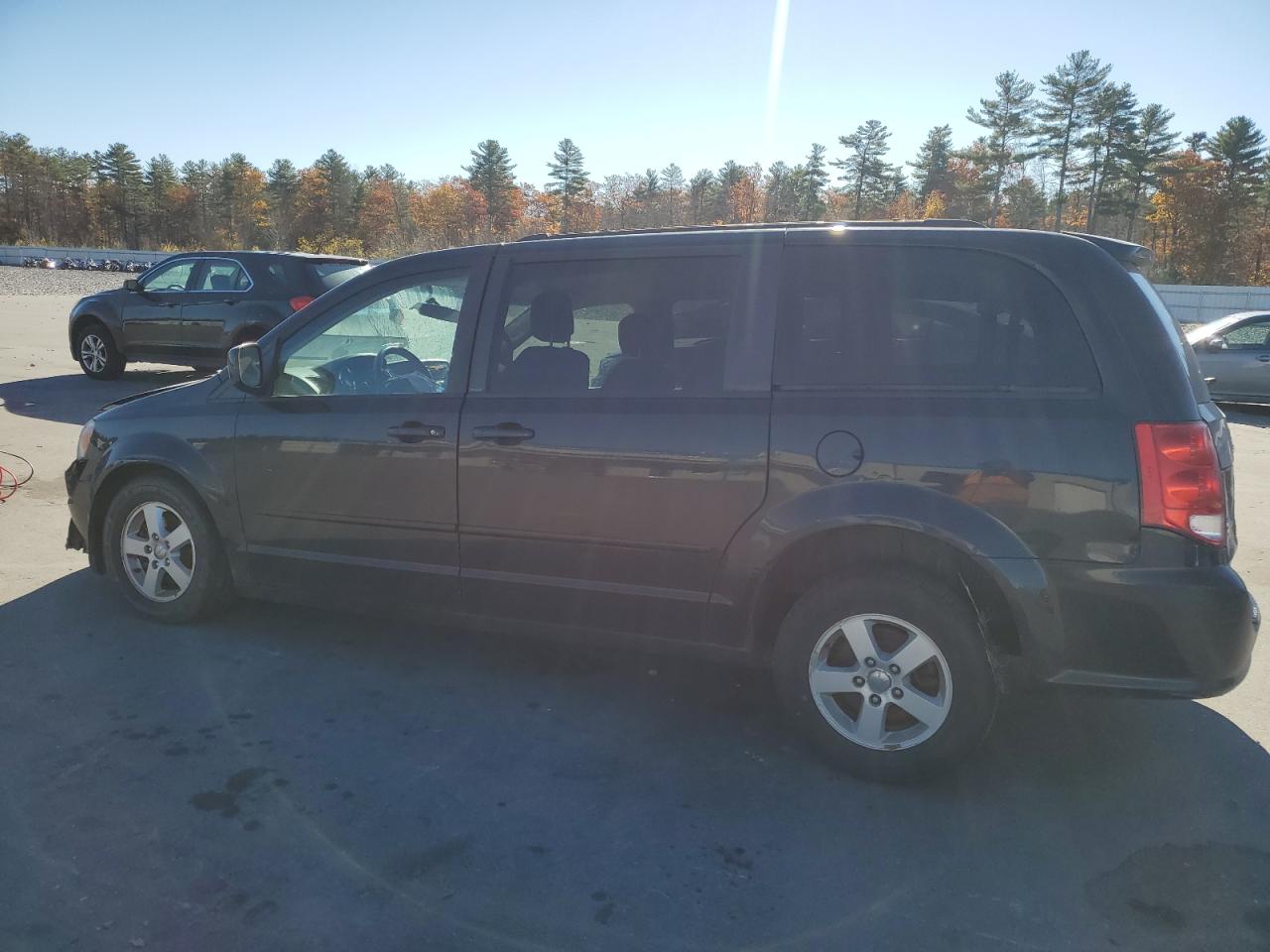 2012 Dodge Caravan VIN 2C4RDGCG4CR373517 Copart auction photo, front end / side damage thumbnail 2