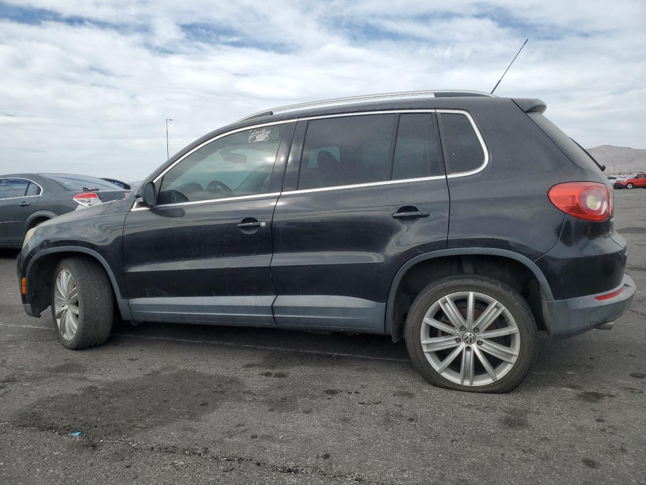 2010 Volkswagen Tiguan VIN WVGBV7AX6AW528859 Copart auction photo, mechanical damage thumbnail 2