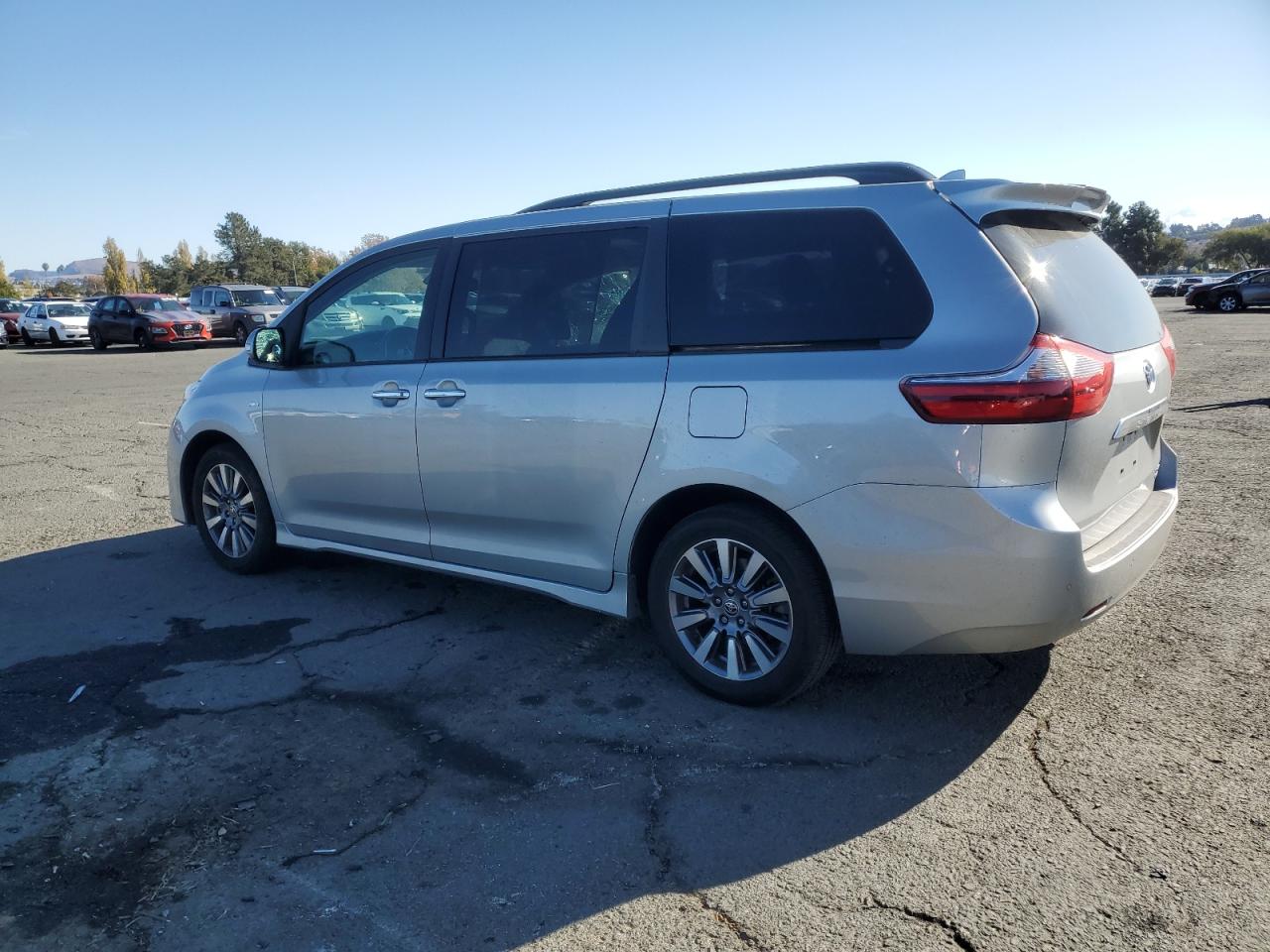2020 Toyota Sienna VIN 5TDDZ3DC5LS249540 Copart auction photo, side damage thumbnail 2