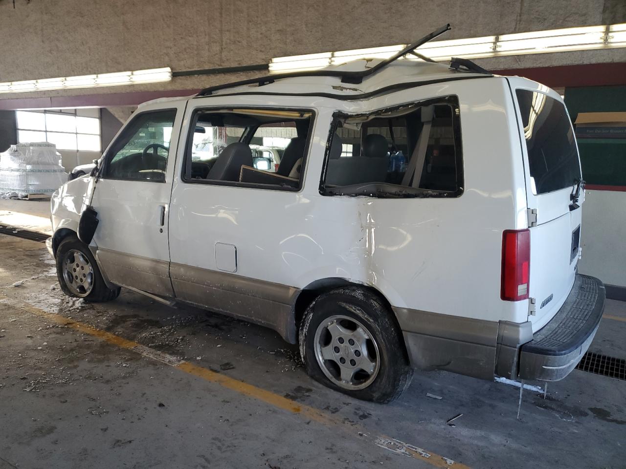2004 Chevrolet Astro VIN 1GNDM19X44B103760 Copart auction photo, rear end / side damage thumbnail 2
