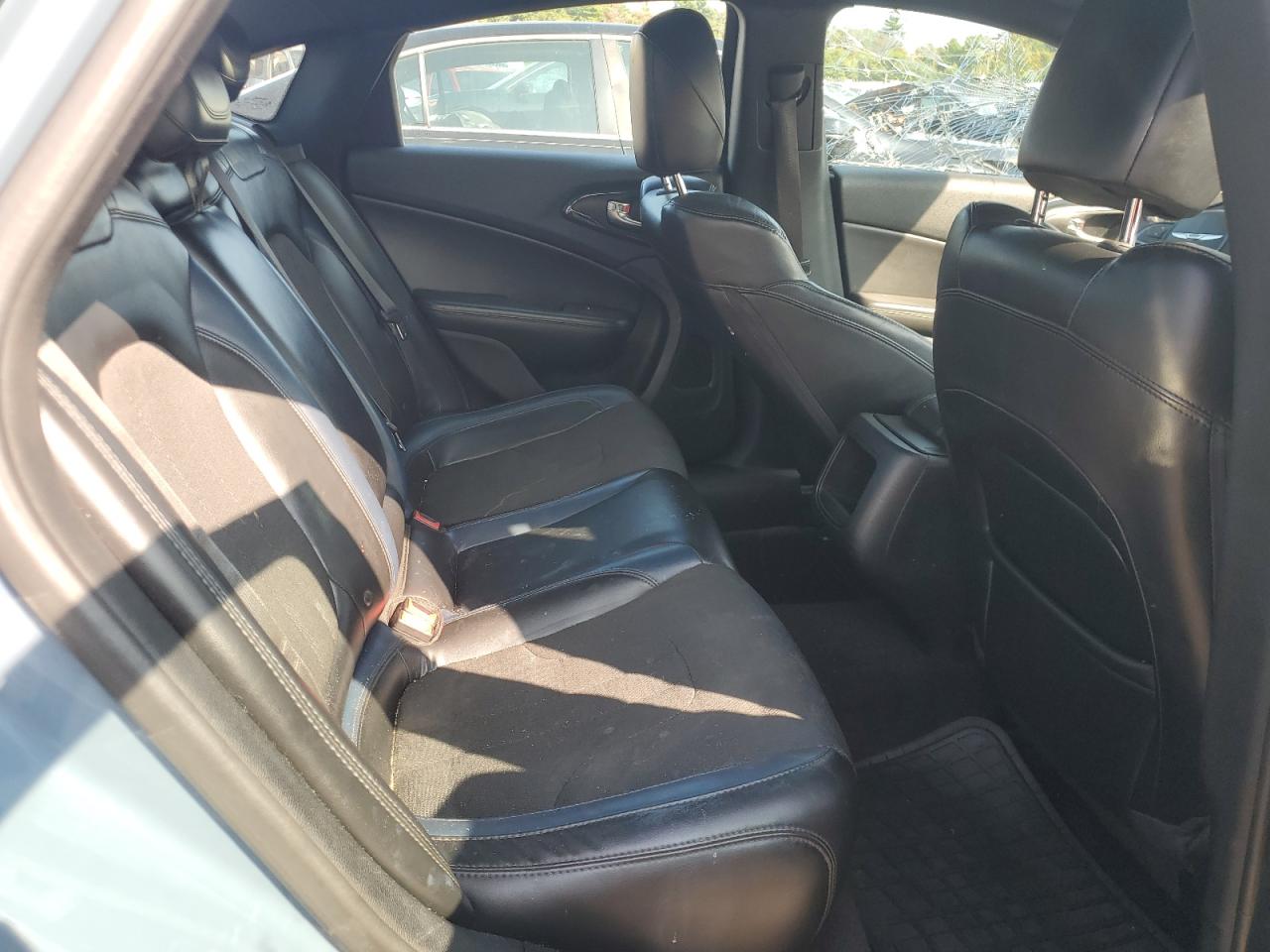 2015 Chrysler 200 VIN 1C3CCCBB8FN562488 Copart auction photo, side / minor dent/scratches damage thumbnail 10