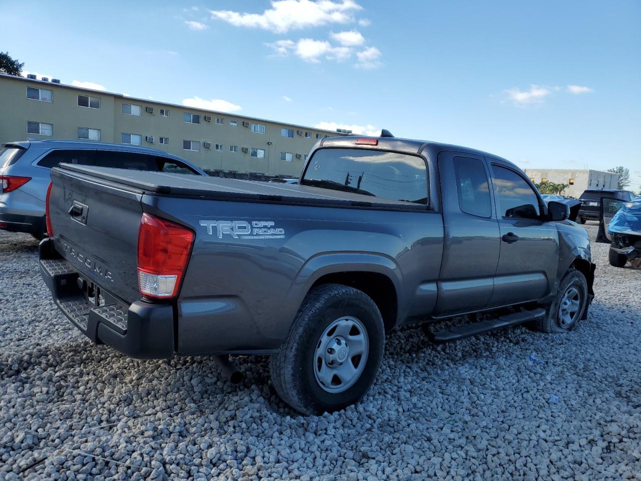 2017 Toyota Tacoma VIN 5TFRX5GN0HX078976 Copart auction photo, front end / undercarriage damage thumbnail 3
