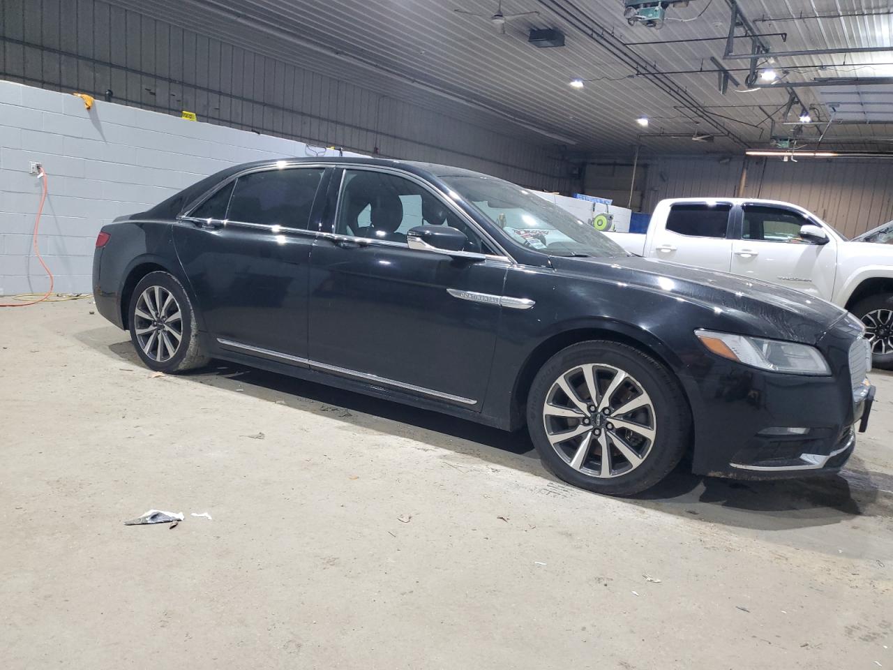 2017 Lincoln Continental VIN 1LN6L9HK8H5624120 Copart auction photo, minor dent/scratches / normal wear damage thumbnail 4