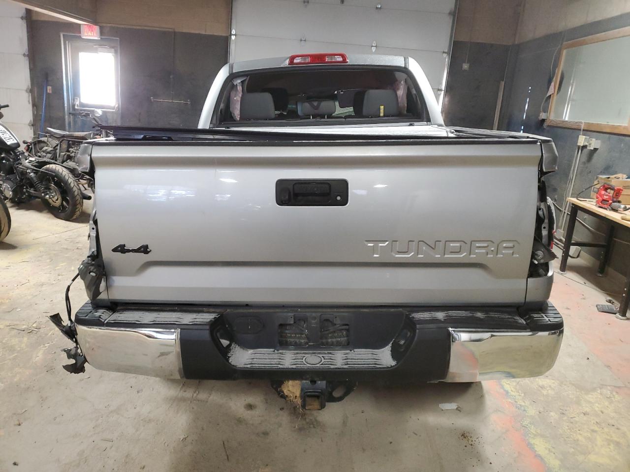 2017 Toyota Tundra VIN 5TFDW5F19HX645620 Copart auction photo, front end / side damage thumbnail 6