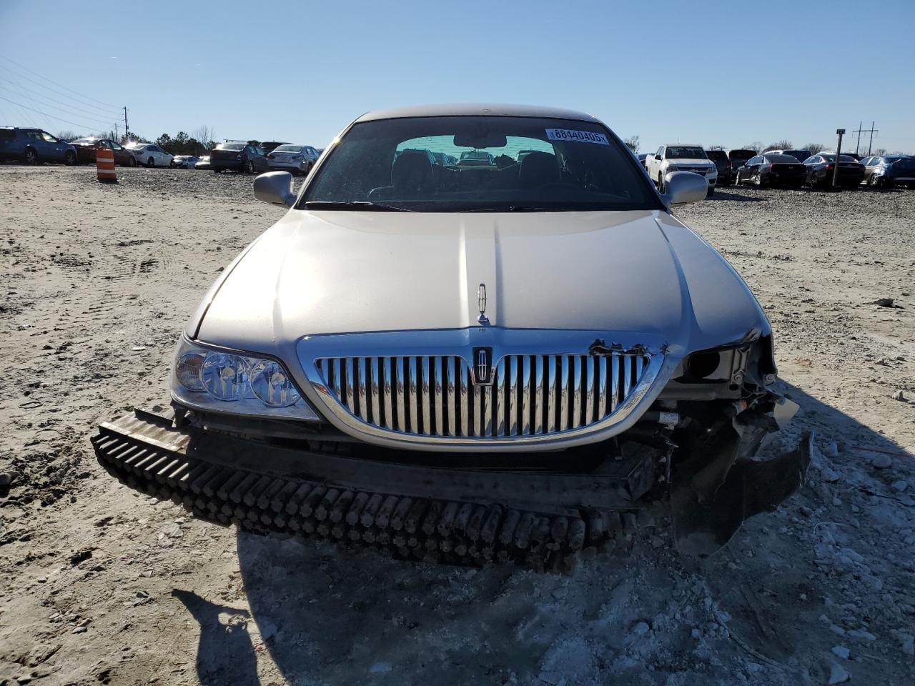 2009 Lincoln Town Car VIN 2LNHM82V69X629450 Copart auction photo, front end damage thumbnail 5