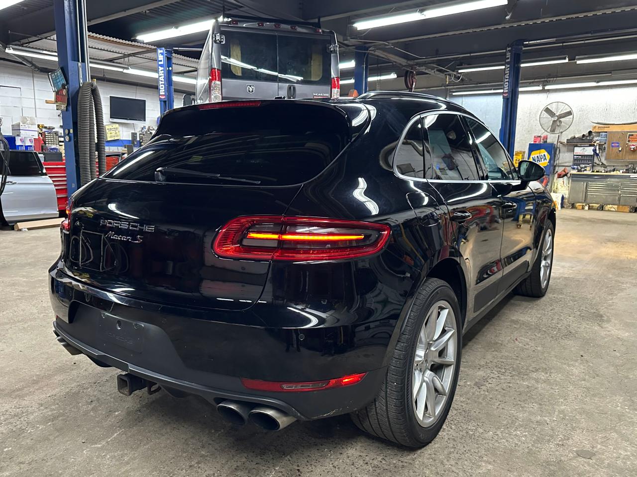 2015 Porsche Macan VIN WP1AB2A55FLB62068 Copart auction photo, normal wear damage thumbnail 4