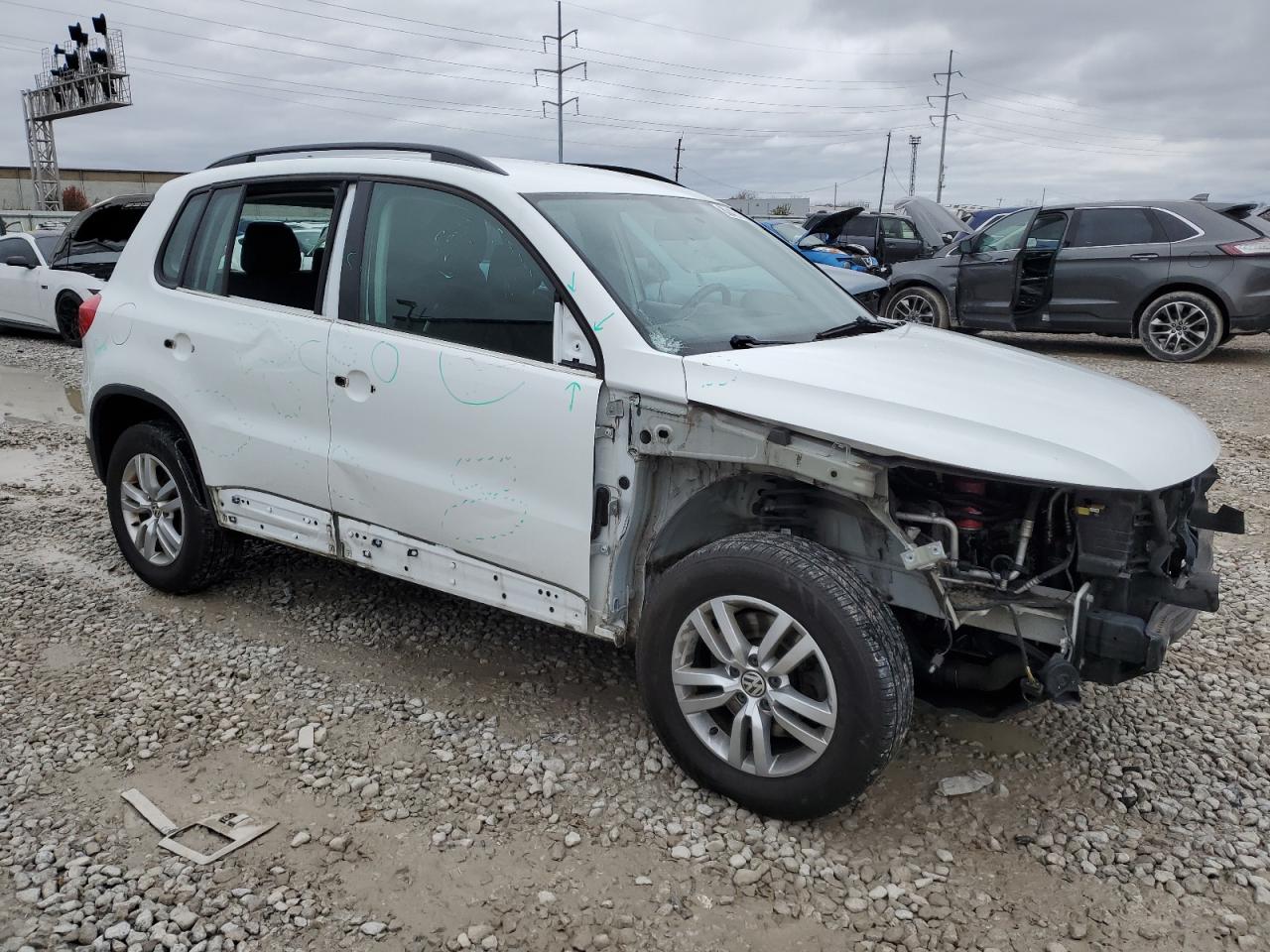 2015 Volkswagen Tiguan VIN WVGBV7AXXFW572208 Copart auction photo, front end / side damage thumbnail 4