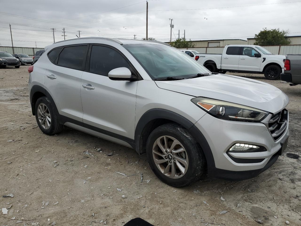 2017 Hyundai Tucson VIN KM8J33A43HU327491 Copart auction photo, front end / minor dent/scratches damage thumbnail 4