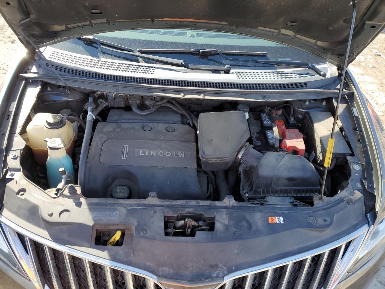 2012 Lincoln MKX VIN 2LMDJ6JK2CBL11823 Copart auction photo, rear end / minor dent/scratches damage thumbnail 12