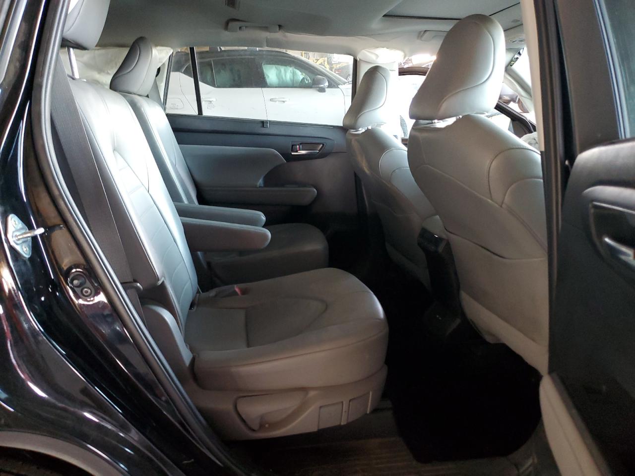 2021 Toyota Highlander VIN 5TDHZRAH5MS537953 Copart auction photo, front end / minor dent/scratches damage thumbnail 11