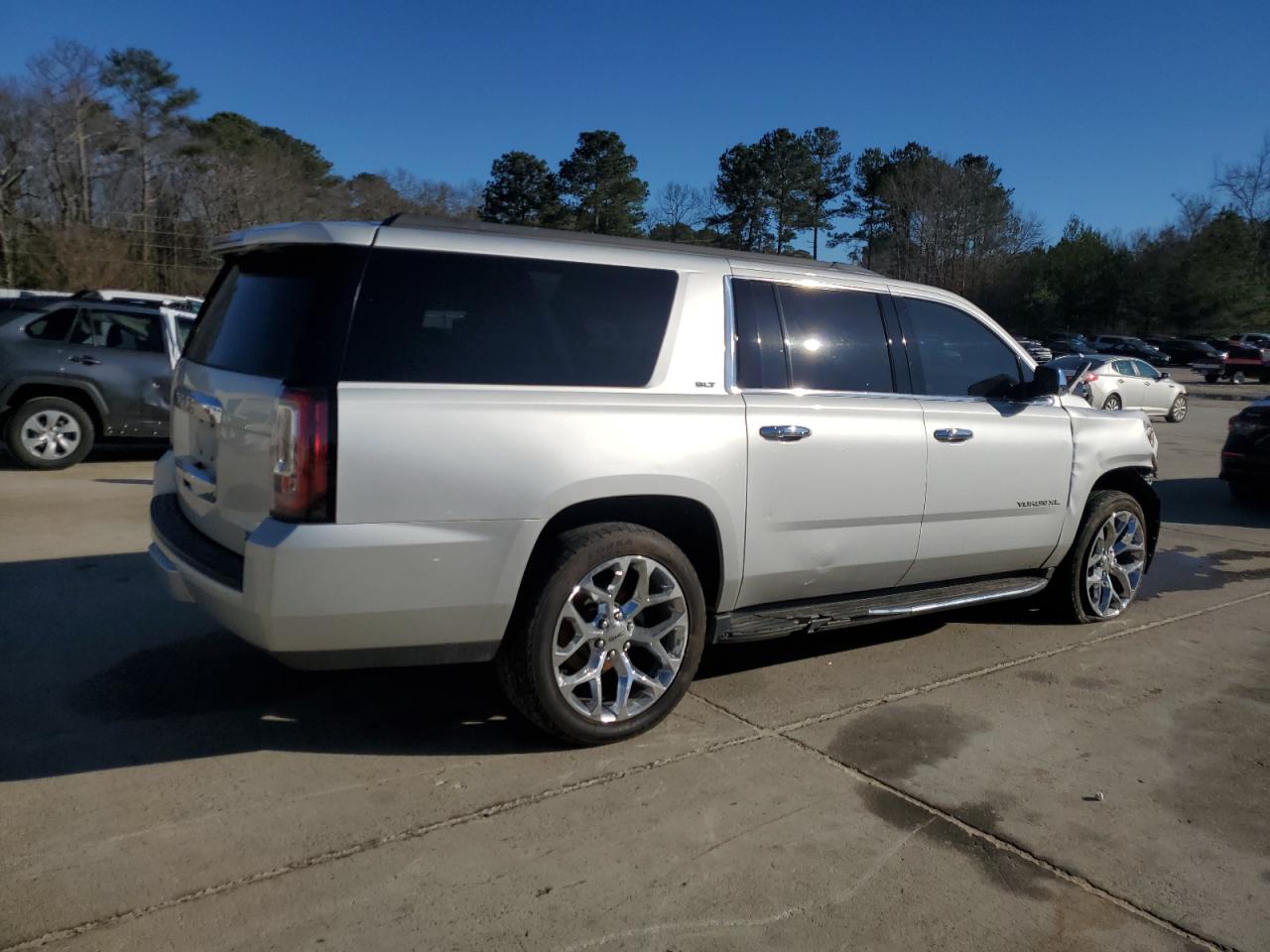 2019 GMC Yukon VIN 1GKS1GKC9KR383722 Copart auction photo, front end damage thumbnail 3