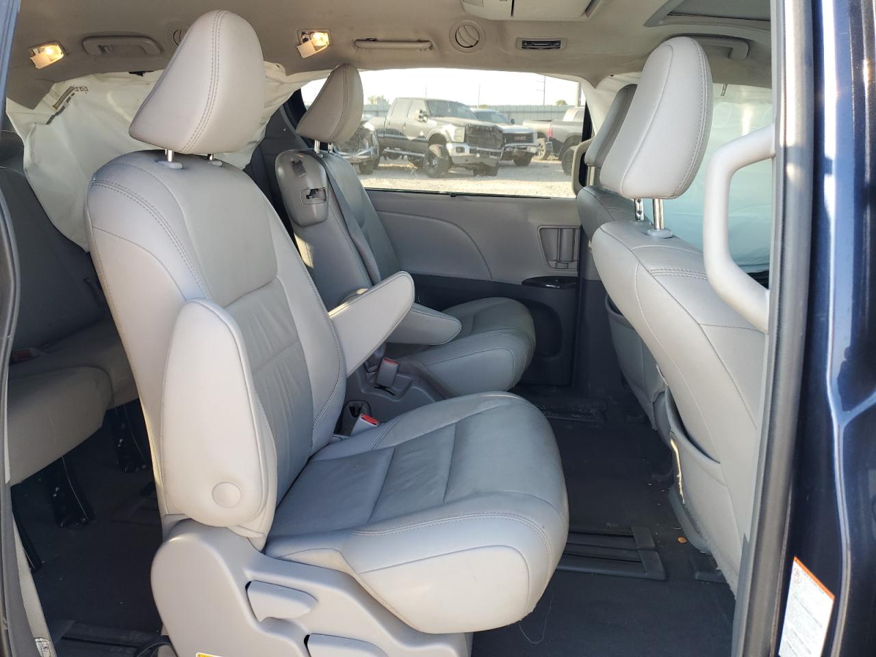 2019 Toyota Sienna VIN 5TDYZ3DC6KS015200 Copart auction photo, front end / side damage thumbnail 12