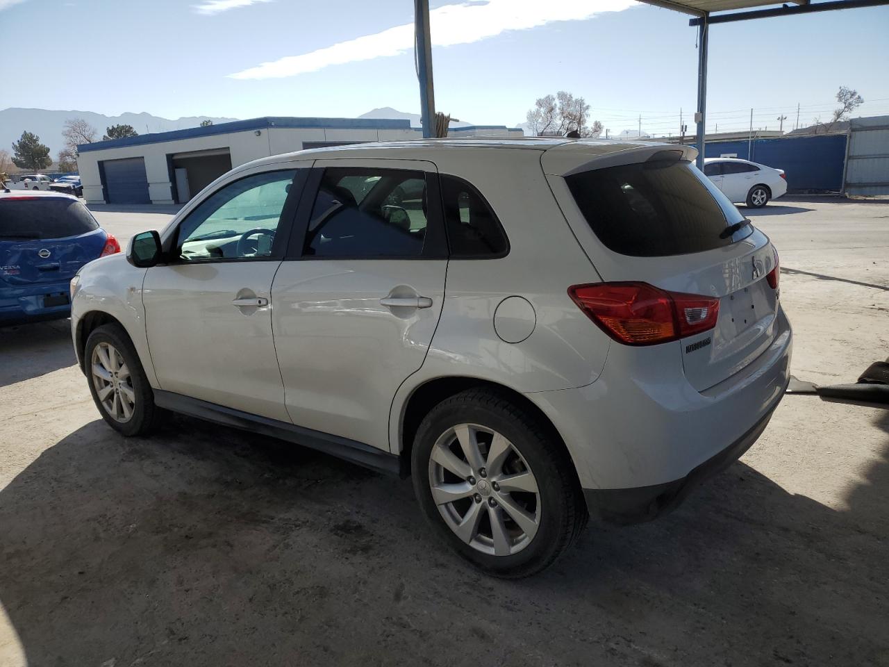 2015 Mitsubishi Outlander VIN 4A4AP3AU2FE013176 Copart auction photo, front end / minor dent/scratches damage thumbnail 2