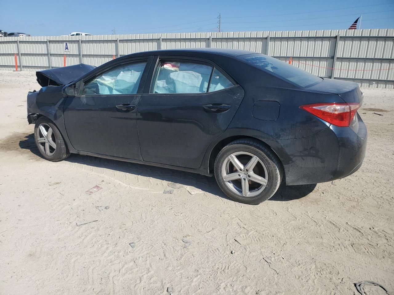 2018 Toyota Corolla VIN 5YFBURHE6JP824612 Copart auction photo, front end / minor dent/scratches damage thumbnail 2