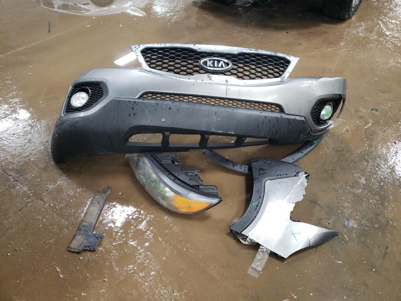 2011 KIA Sorento VIN 5XYKUDA19BG150729 Copart auction photo, front end / minor dent/scratches damage thumbnail 13