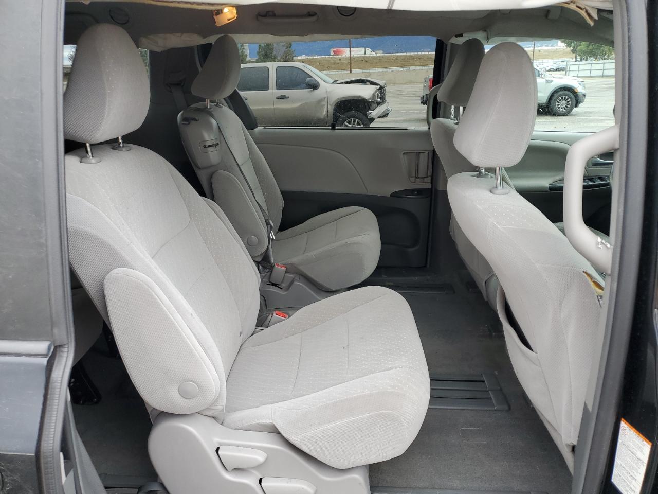 2018 Toyota Sienna VIN 5TDKZ3DCXJS929065 Copart auction photo, front end / side damage thumbnail 11