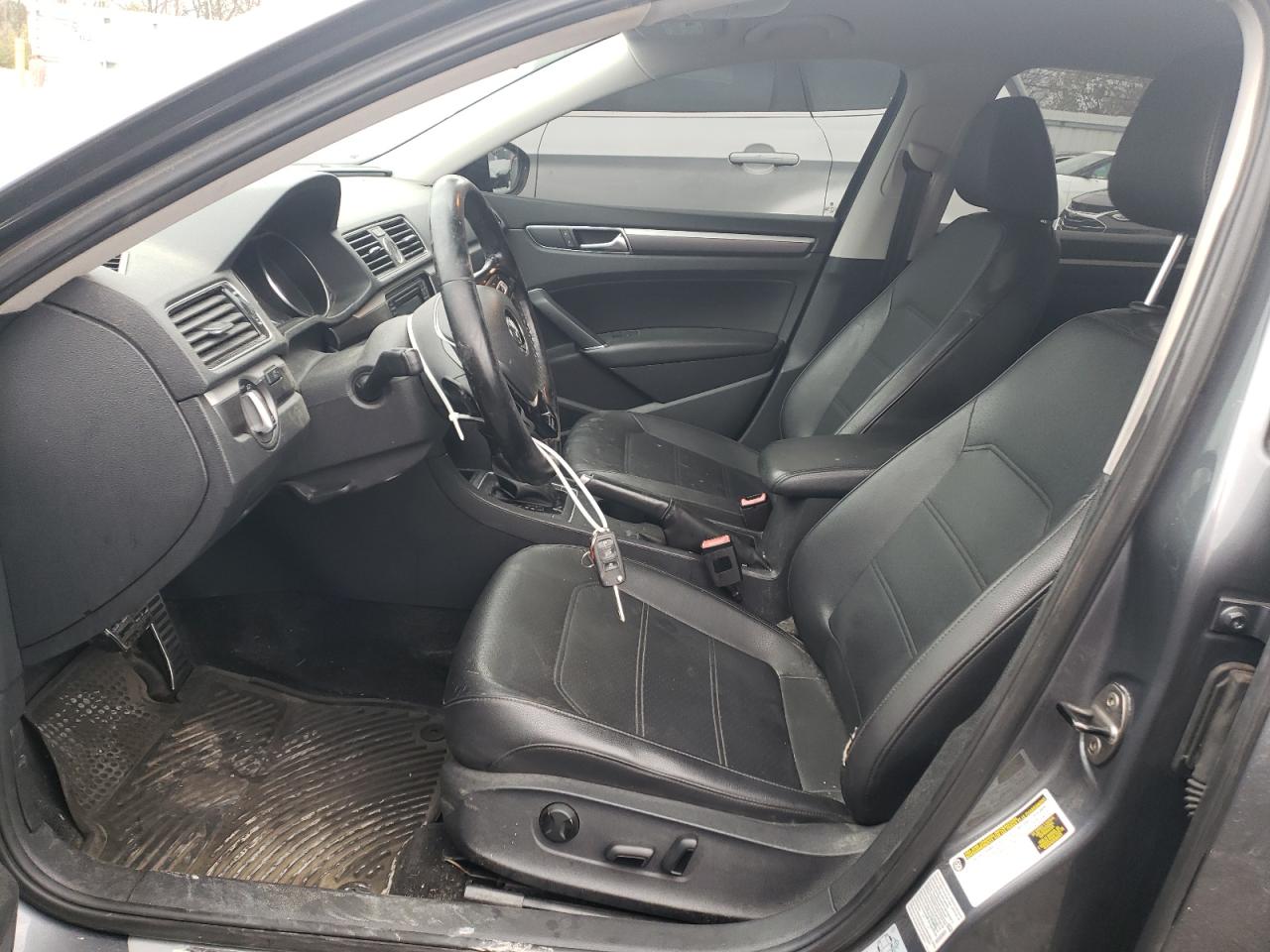 2017 Volkswagen Passat VIN 1VWDT7A34HC036176 Copart auction photo, front end / minor dent/scratches damage thumbnail 7