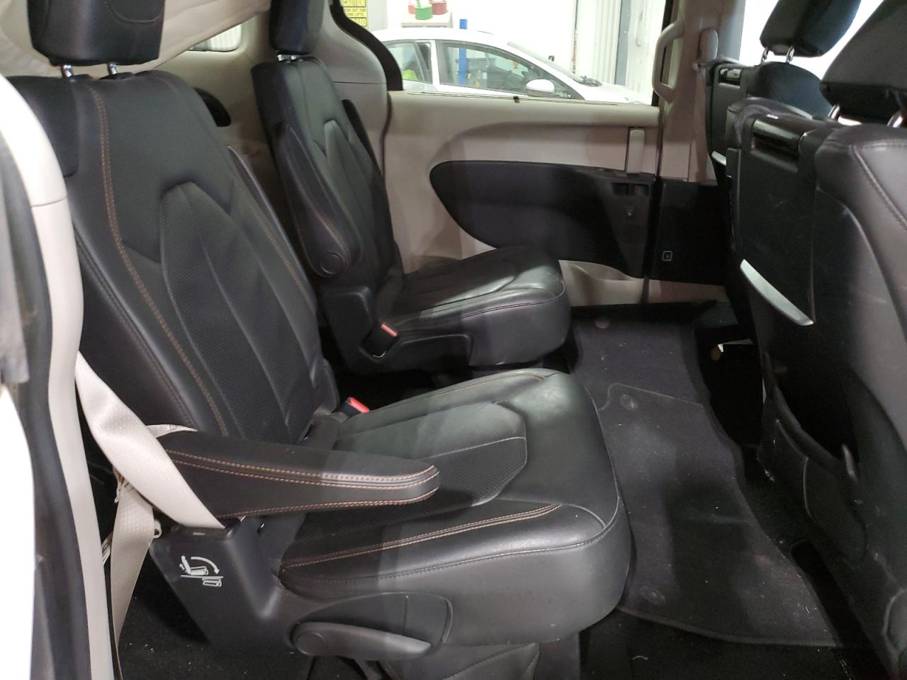 2017 Chrysler Pacifica VIN 2C4RC1EG1HR570178 Copart auction photo, side / front end damage thumbnail 11