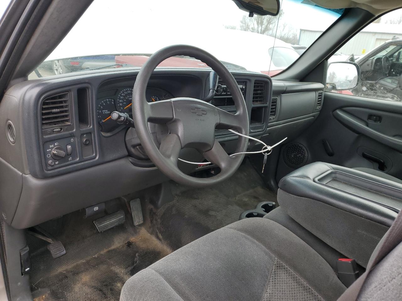 2005 Chevrolet Silverado VIN 1GCEC14X55Z358112 Copart auction photo, normal wear damage thumbnail 8