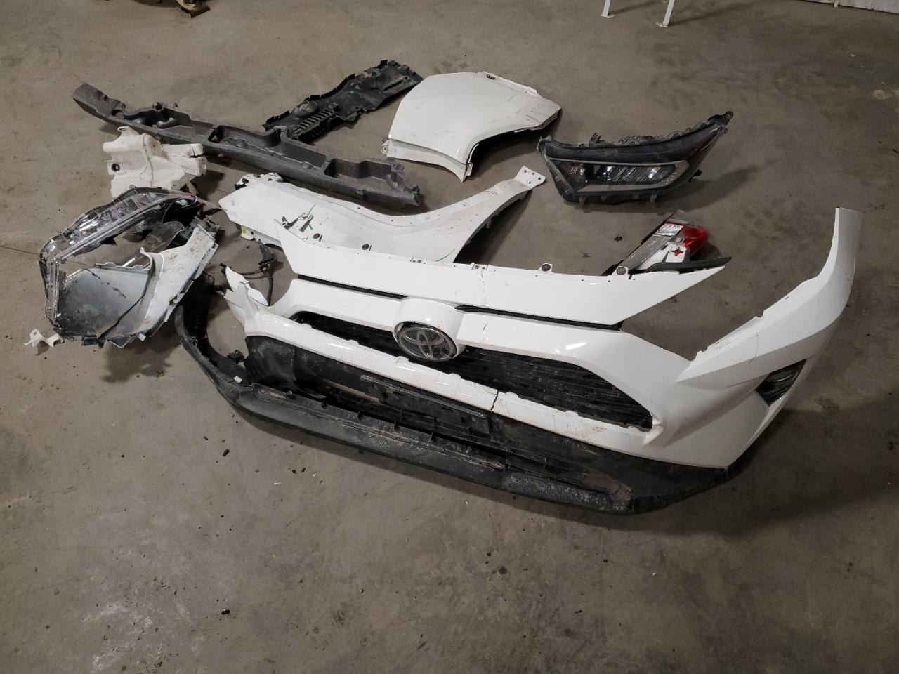 2020 Toyota RAV 4 VIN 2T3P1RFV3LC131752 Copart auction photo, front end / all over damage thumbnail 13