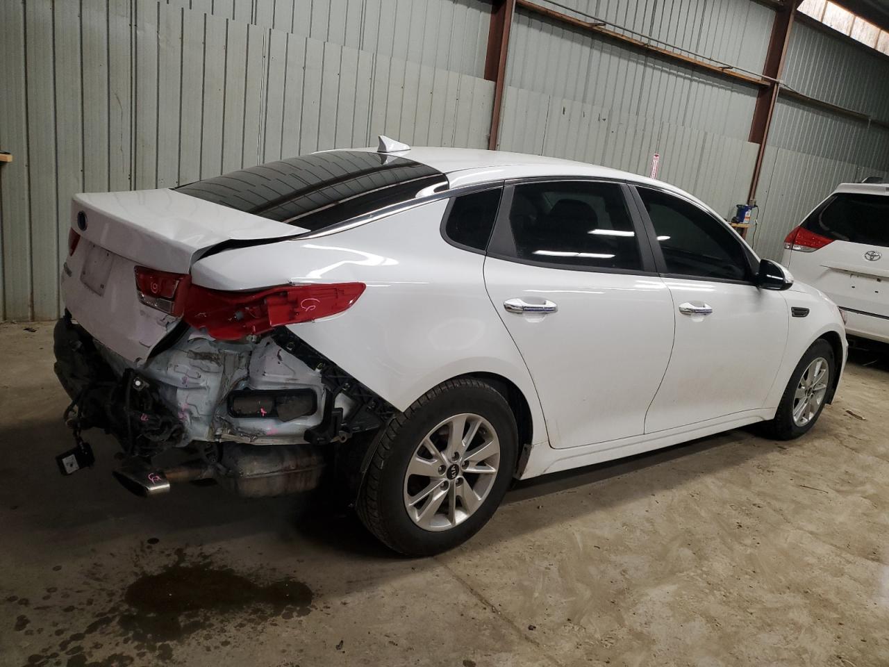 2019 KIA Optima VIN 5XXGT4L3XKG280546 Copart auction photo, rear end damage thumbnail 3