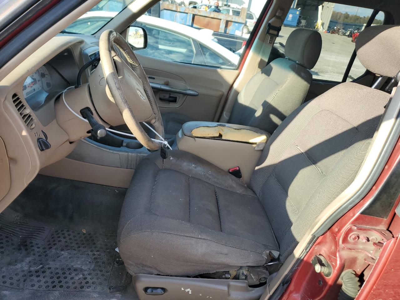 2001 Ford Explorer VIN 1FMZU77E31UC60730 Copart auction photo, front end damage thumbnail 7