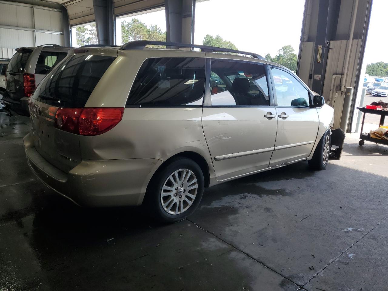 2008 Toyota Sienna VIN 5TDZK23CX8S196752 Copart auction photo, front end / rear end damage thumbnail 3