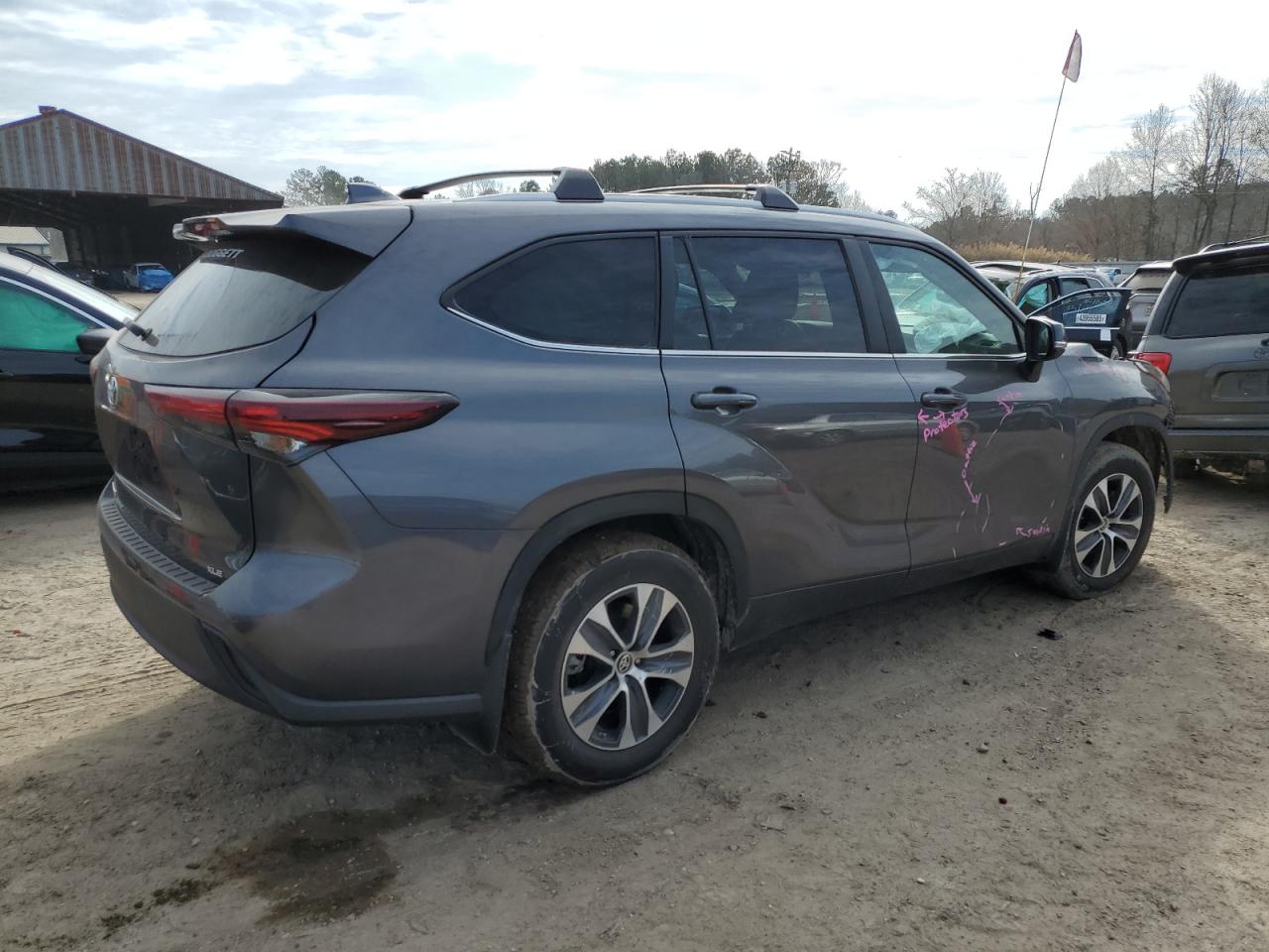 2024 Toyota Highlander VIN 5TDKDRAH1RS052642 Copart auction photo, front end damage thumbnail 3
