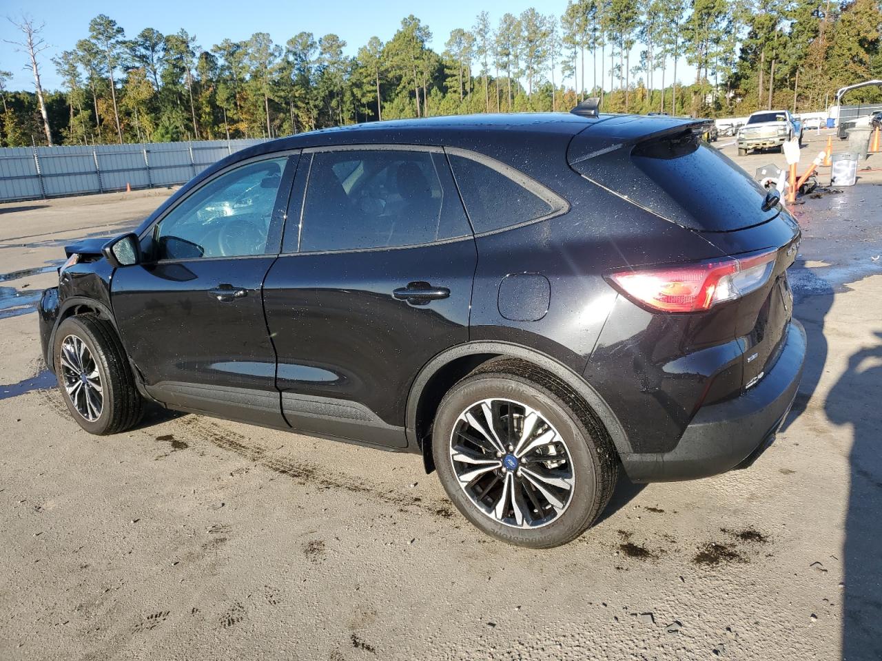 2022 Ford Escape VIN 1FMCU0G60NUB10859 Copart auction photo, front end damage thumbnail 2
