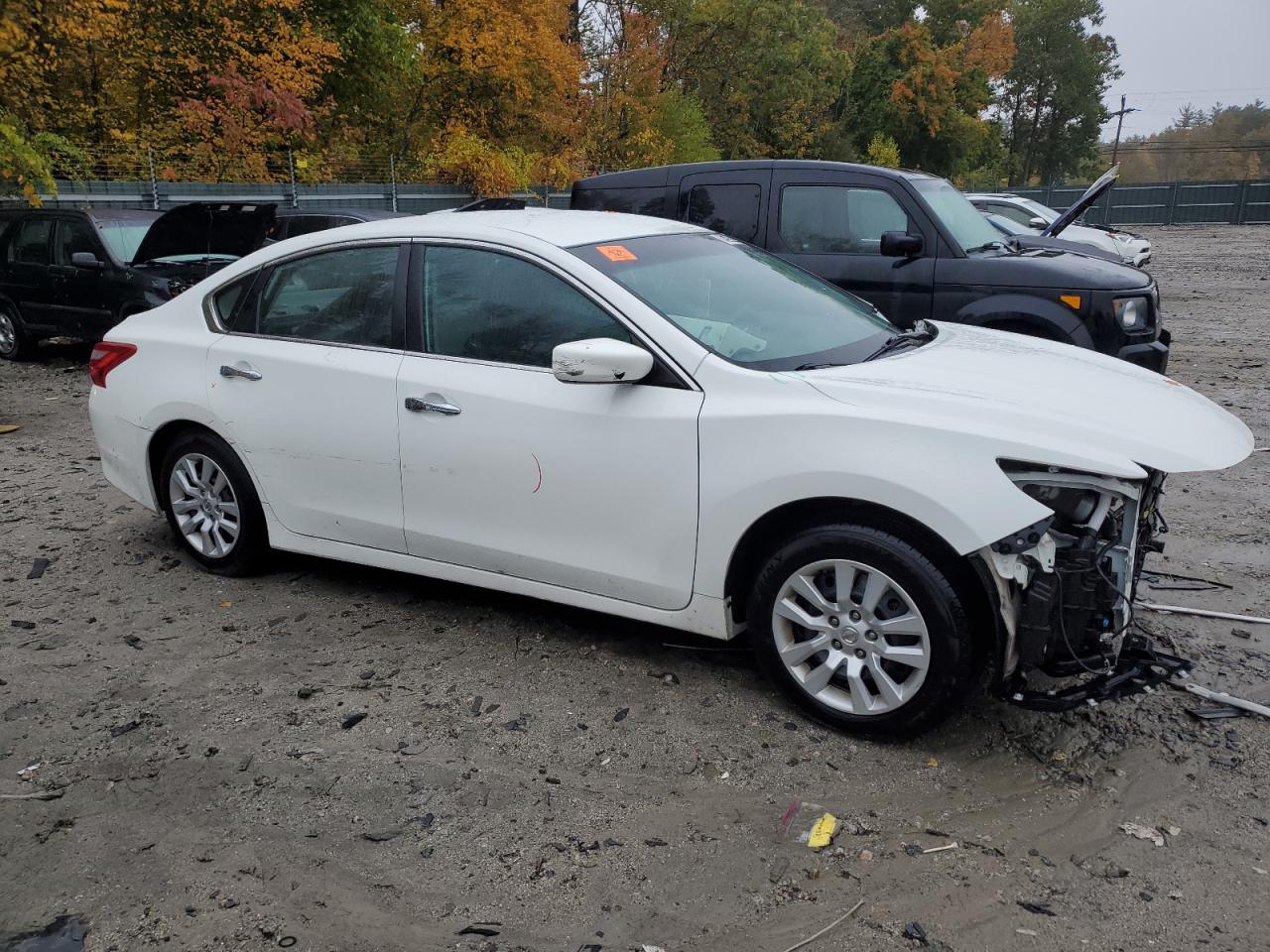 2017 Nissan Altima VIN 1N4AL3AP5HN354089 Copart auction photo, front end damage thumbnail 4