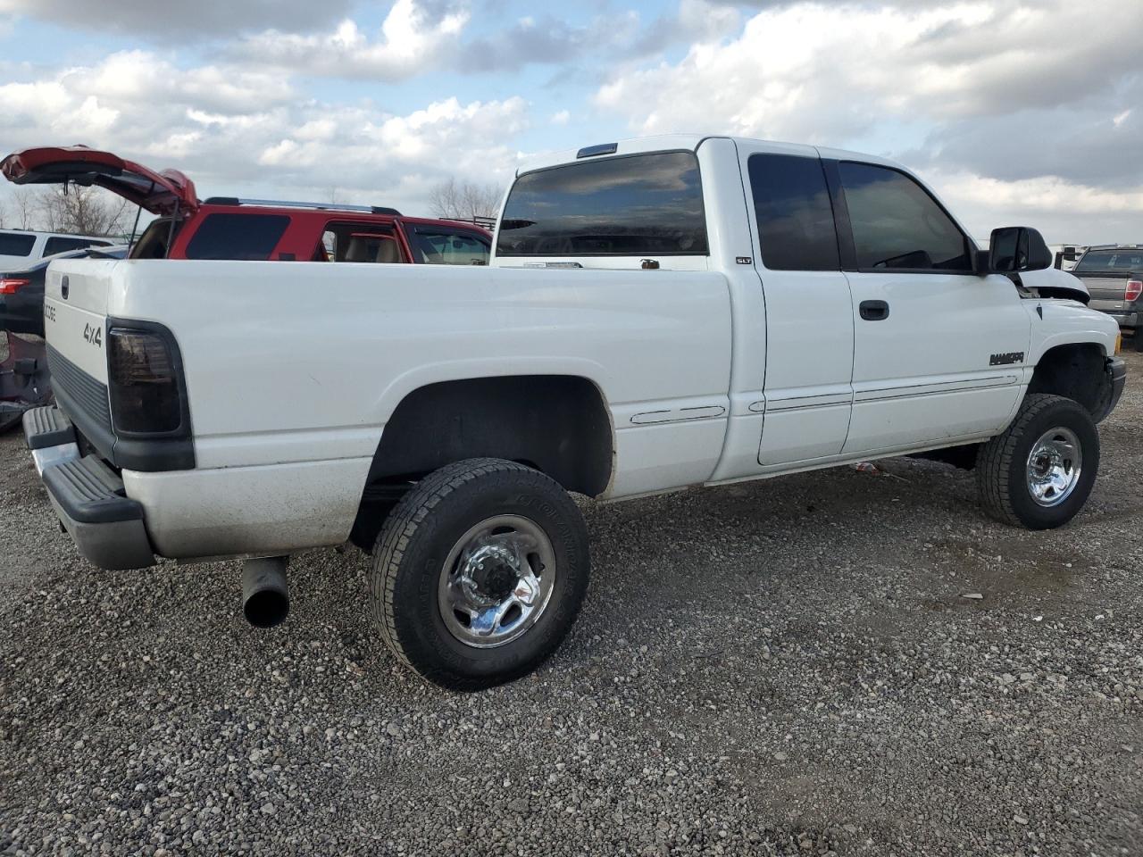 1998 Dodge RAM VIN 1B7KF236XWJ174731 Copart auction photo, vandalism / front end damage thumbnail 4