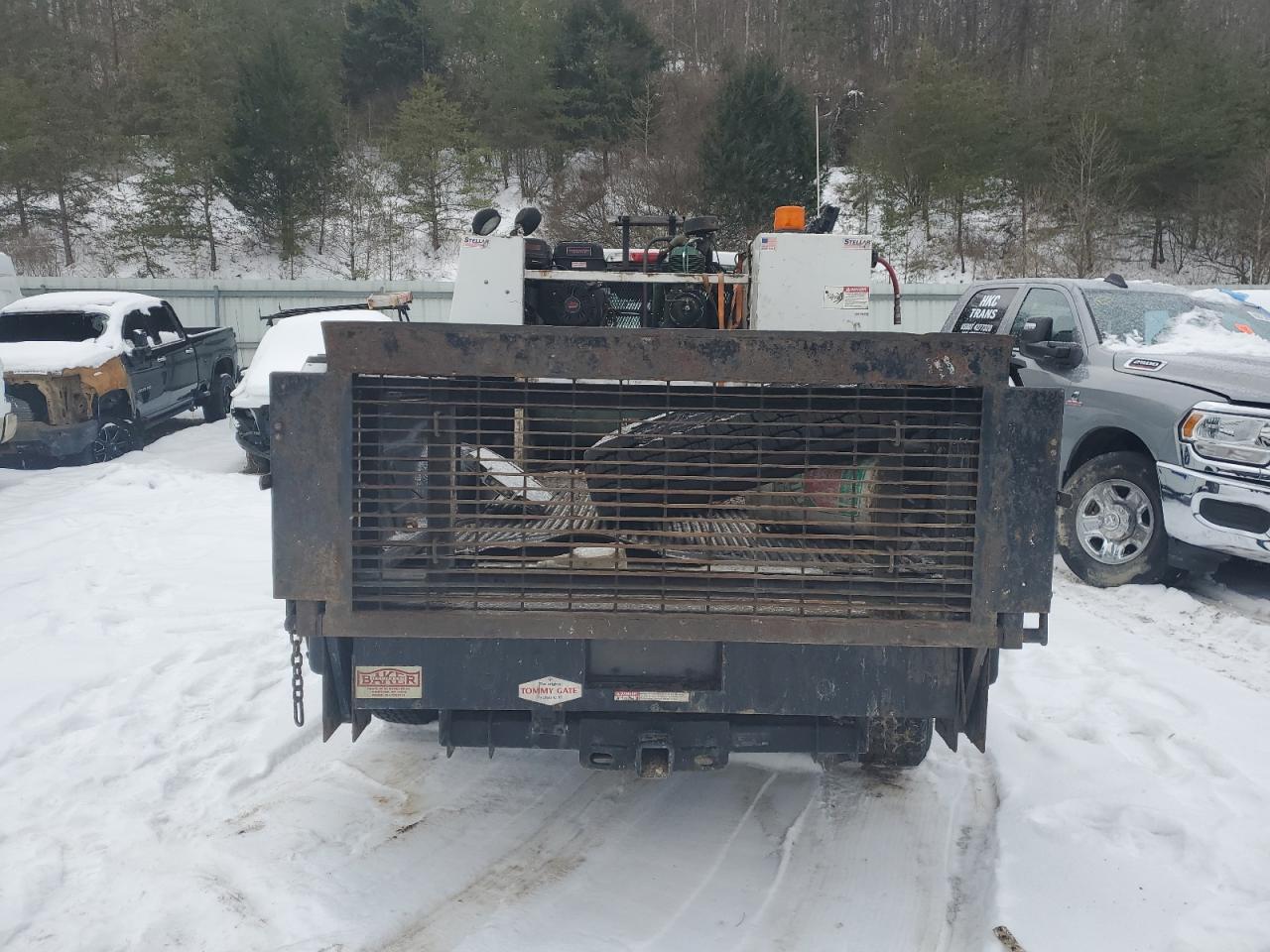 2017 Ford F250 VIN 1FTBF2A66HEE85619 Copart auction photo, rear end / undercarriage damage thumbnail 6