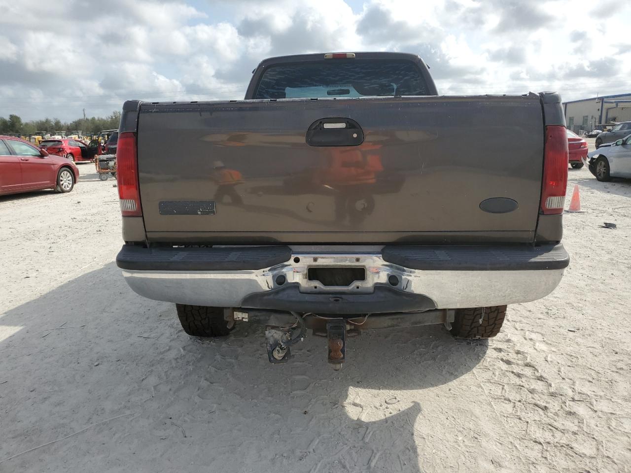 2005 Ford F250 VIN 1FTSX21P95EC64081 Copart auction photo, front end damage thumbnail 6